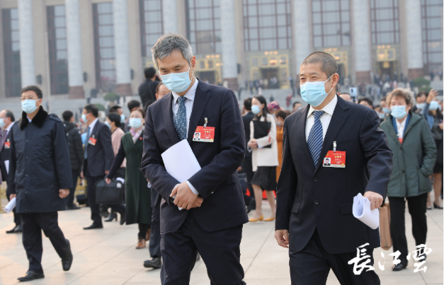 十三届全国人大四次会议闭幕 湖北代表团今晚返汉_中国湖北_中国网