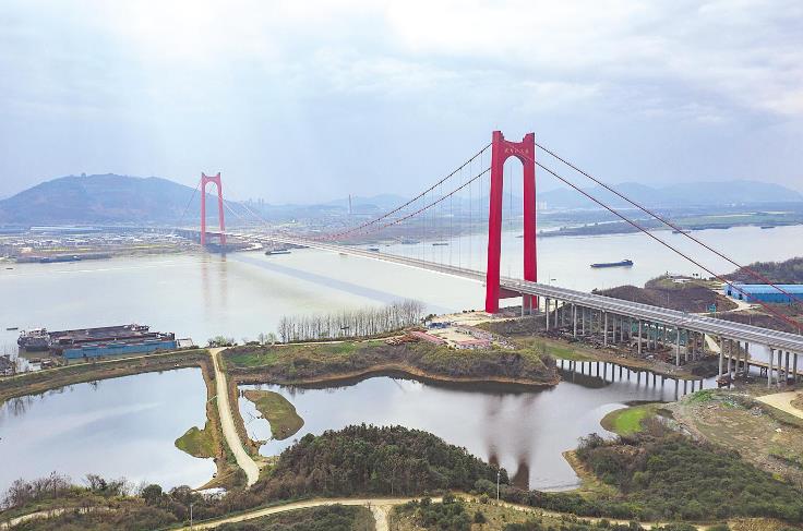 大桥南岸位于黄石市阳新县,北岸位于黄冈市蕲春县.大桥建成通车